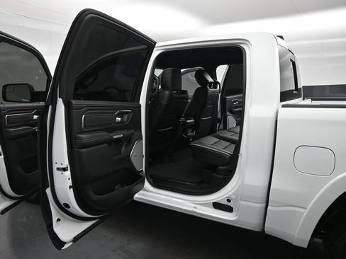 Used 2025 RAM 1500 Laramie AWD/4WD image 18