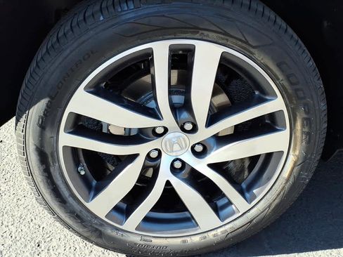 Used 2018 Honda Pilot Touring image 11