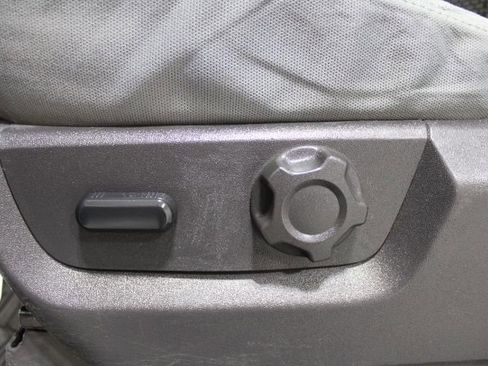 Used 2016 Ford F250 XLT w/ XLT Premium Package image 16