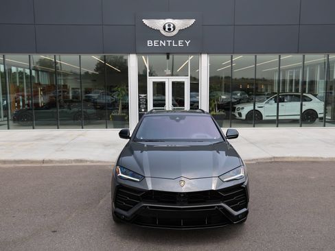 Used 2021 Lamborghini Urus AWD/4WD image 16
