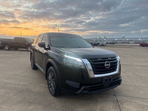 Certified 2024 Nissan Pathfinder S w/ Cargo Package image 1