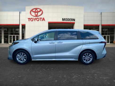 Certified 2021 Toyota Sienna XLE FWD image 8