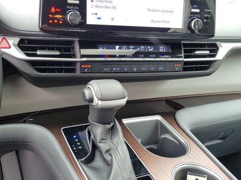 Used 2023 Toyota Sienna XLE image 27