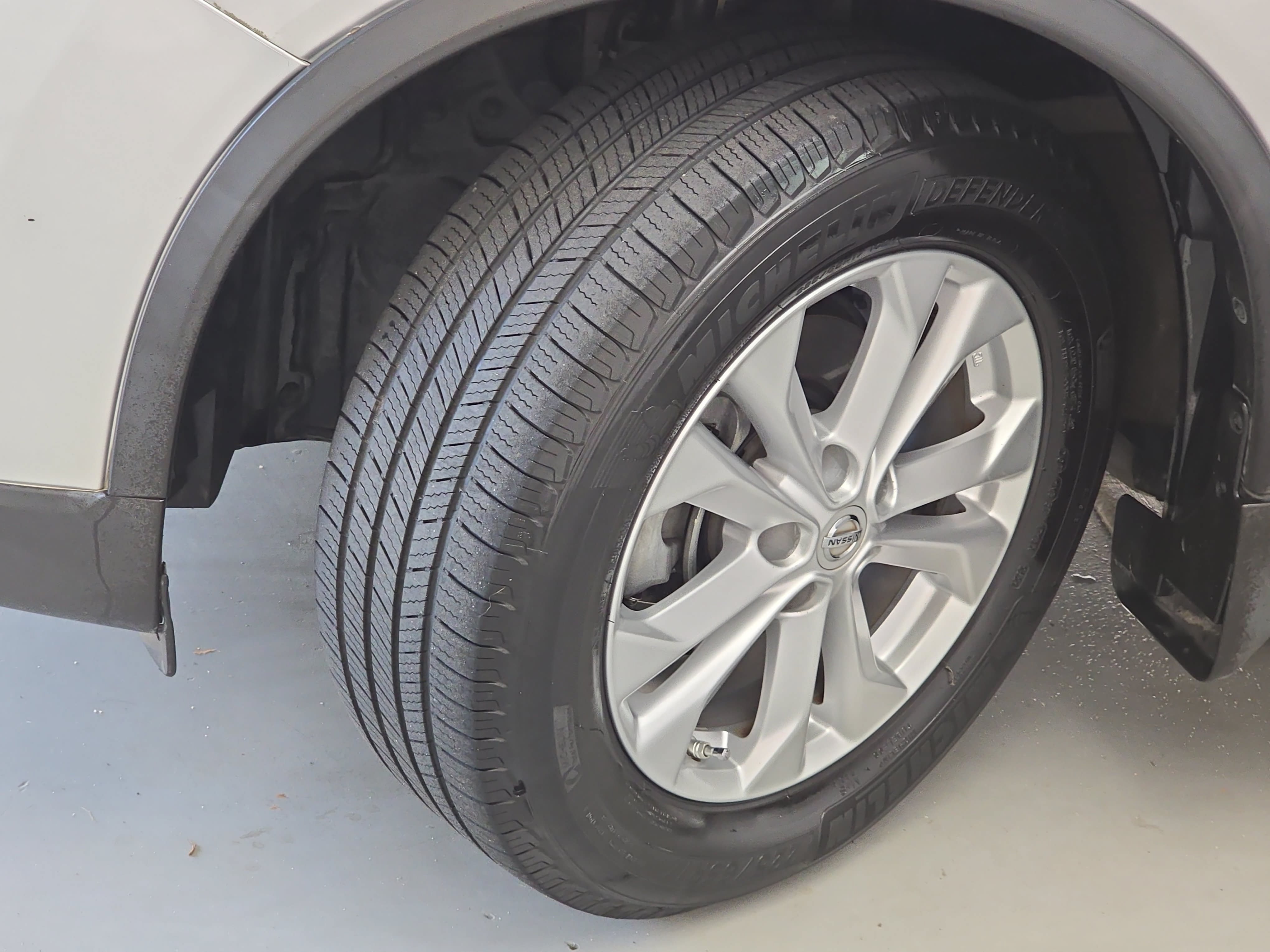 Used 2015 Nissan Rogue SV FWD image 30