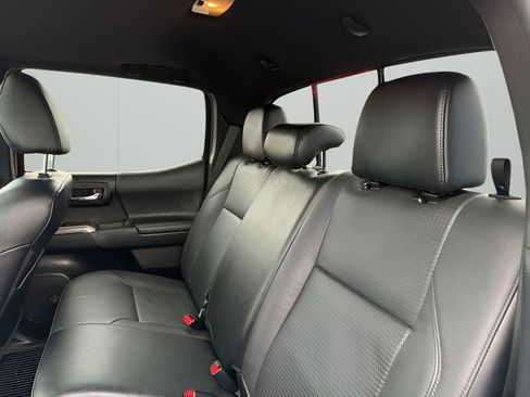 Used 2022 Toyota Tacoma Limited AWD/4WD image 13
