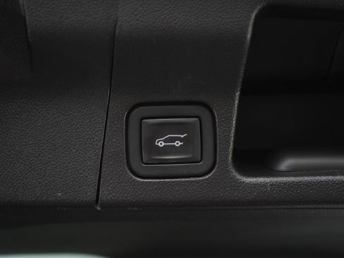 Used 2023 GMC Acadia SLT AWD/4WD image 19