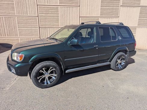 Used 2001 Nissan Pathfinder LE AWD/4WD image 1