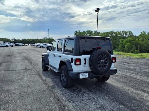 Used 2024 Jeep Wrangler Unlimited Sport AWD/4WD image 8