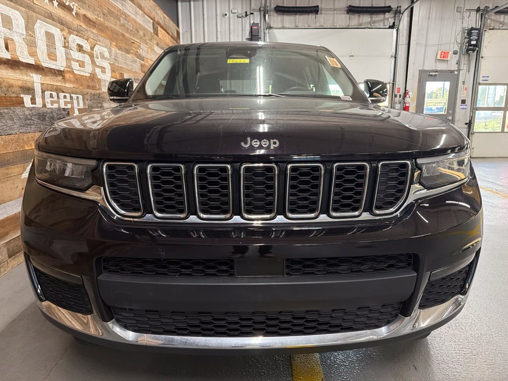 Used 2022 Jeep Grand Cherokee L Limited AWD/4WD image 4