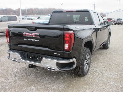 New 2026 GMC Sierra 1500 SLE image 5