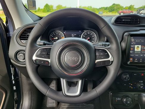 Used 2023 Jeep Renegade Latitude image 19