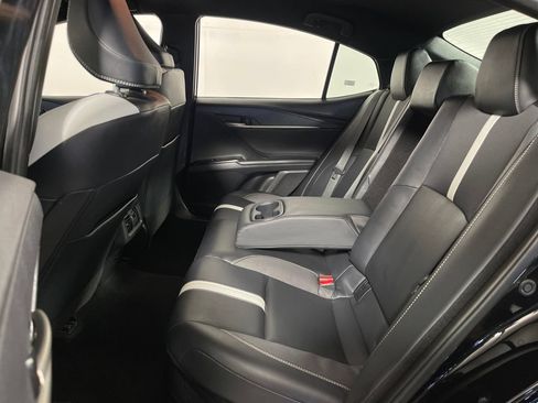 Used 2025 Toyota Camry SE FWD image 13