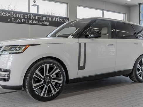 Used 2023 Land Rover Range Rover SE AWD/4WD image 3