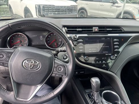 Used 2019 Toyota Camry XSE FWD image 3