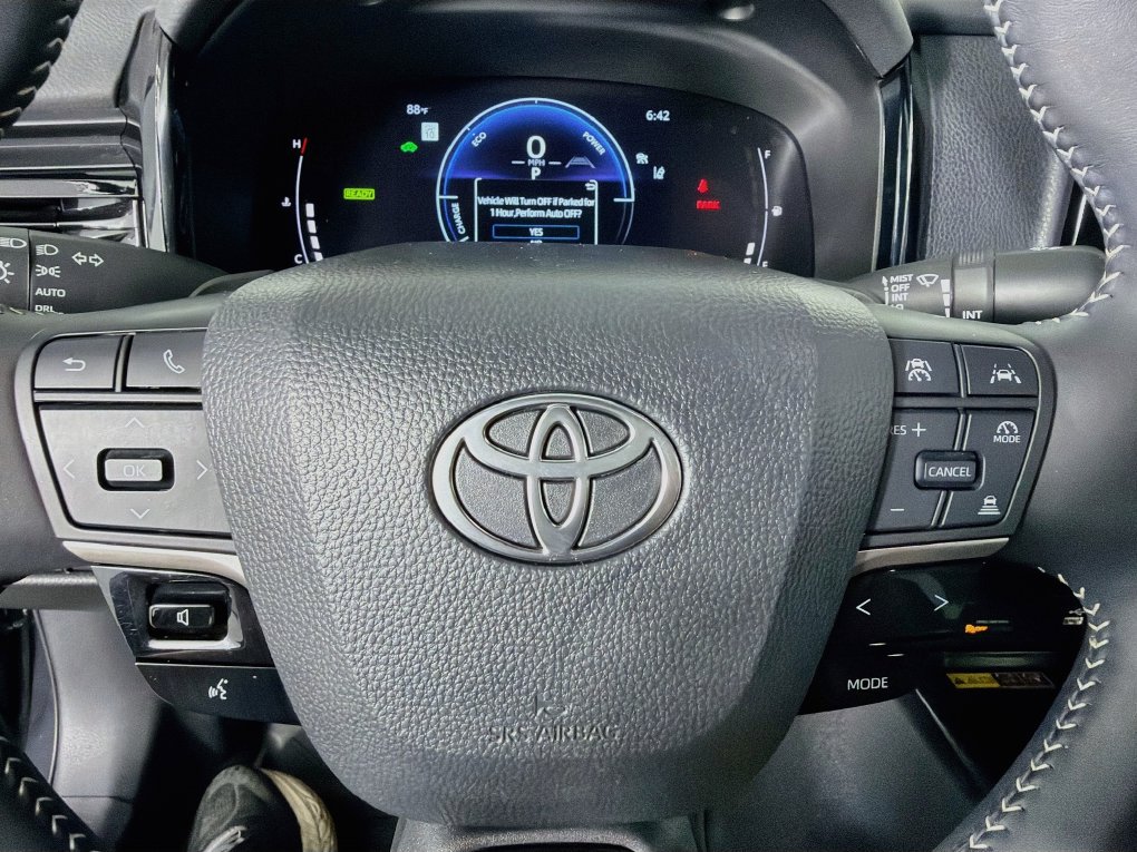 Used 2025 Toyota Camry SE FWD image 16