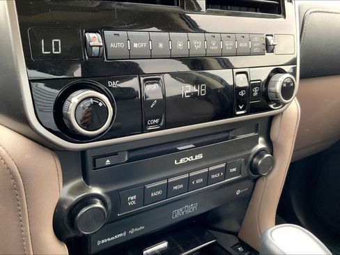 Used 2022 Lexus GX 460 Luxury w/ Sport Design Package AWD/4WD image 35