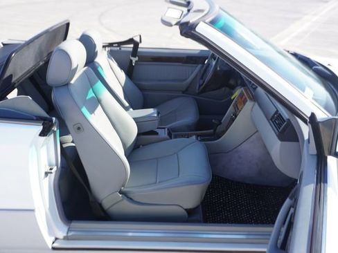 Used 1995 Mercedes-Benz E 320 Convertible image 29