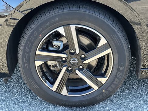 Used 2024 Nissan Sentra SV image 34