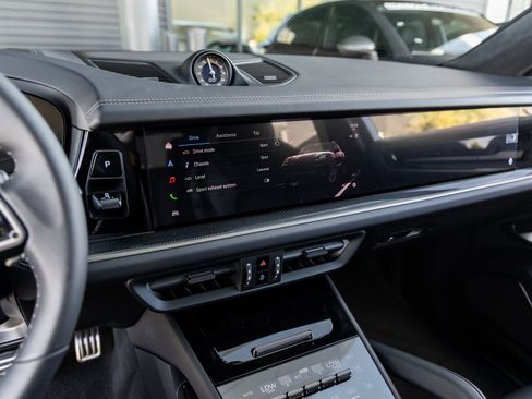 New 2026 Porsche Cayenne Turbo image 32