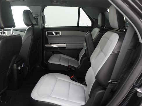 Used 2021 Ford Explorer XLT w/ Equipment Group 202A image 16