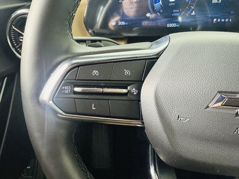 Used 2025 Chevrolet Equinox ACTIV w/ Safety and Technology Package image 11