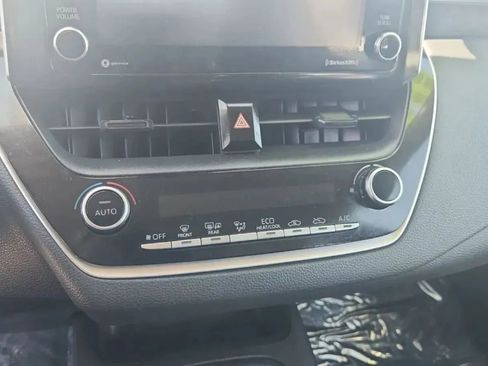 Used 2021 Toyota Corolla LE FWD image 28