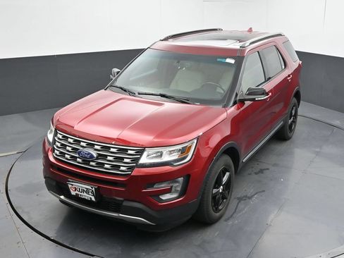 Used 2016 Ford Explorer XLT w/ Equipment Group 202A AWD/4WD image 16