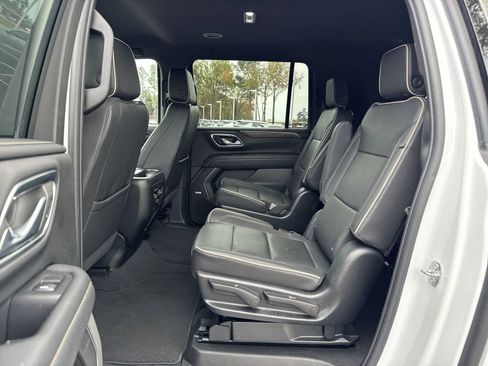 Used 2023 Chevrolet Suburban Premier image 30