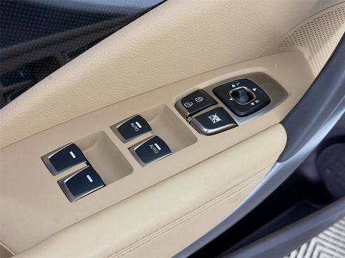Used 2012 Hyundai Azera w/ Technology Pkg FWD image 19