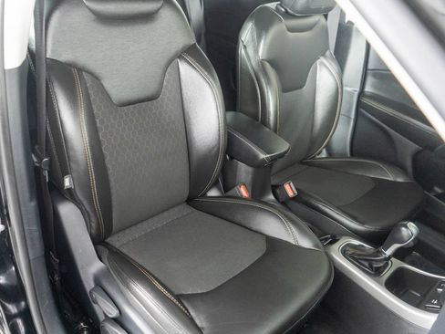 Used 2018 Jeep Compass Latitude w/ Popular Equipment Group FWD image 7