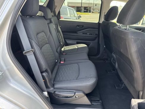 Used 2025 Nissan Pathfinder SV FWD image 9