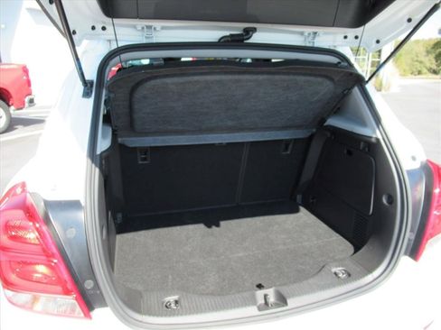 Certified 2022 Chevrolet Trax LT w/ LT Convenience Package image 29