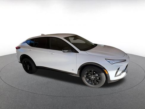 Used 2025 Buick Envista Sport Touring image 2