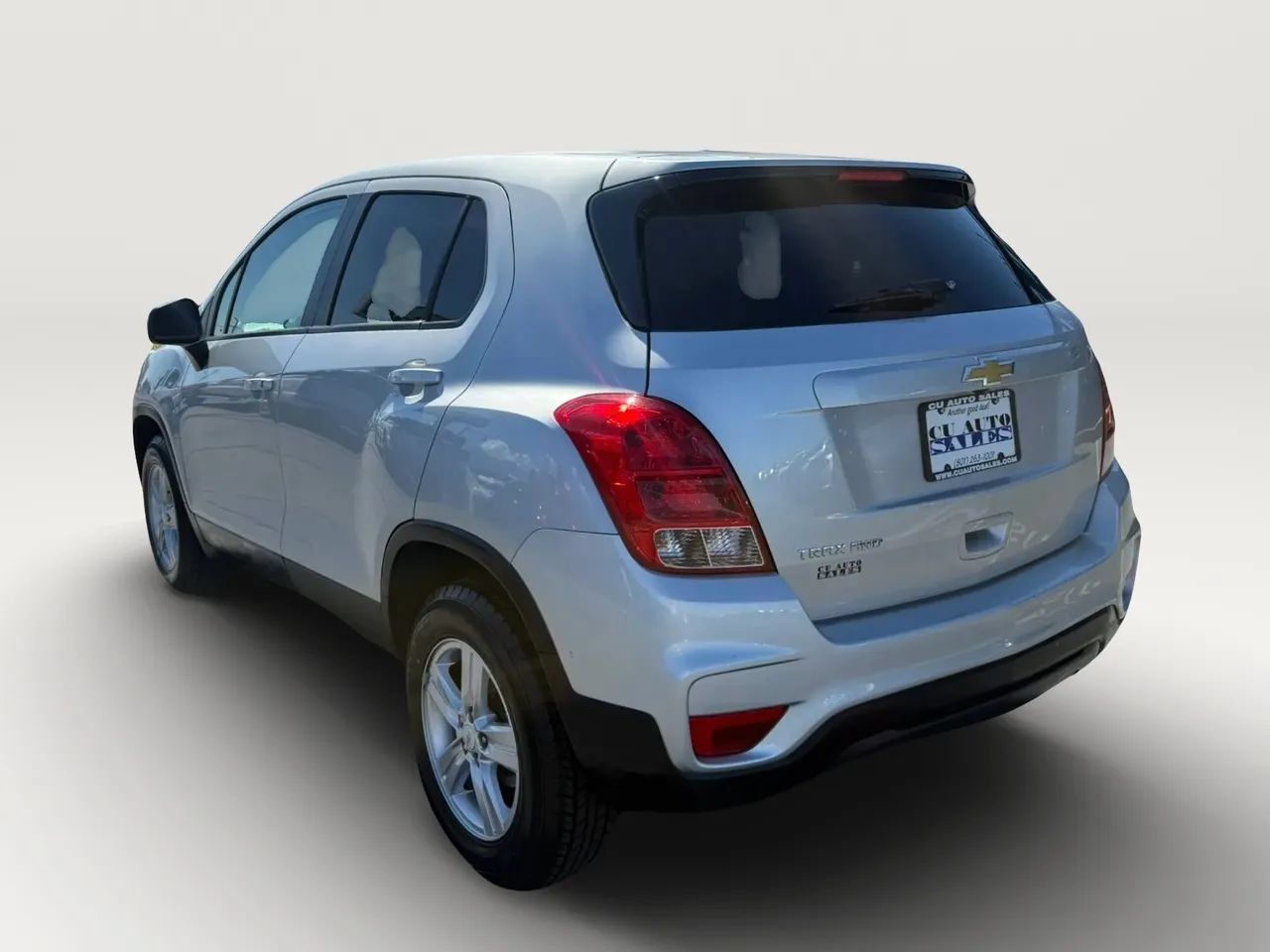 Used 2022 Chevrolet Trax LS w/ Tint and Cruise Package AWD/4WD image 5