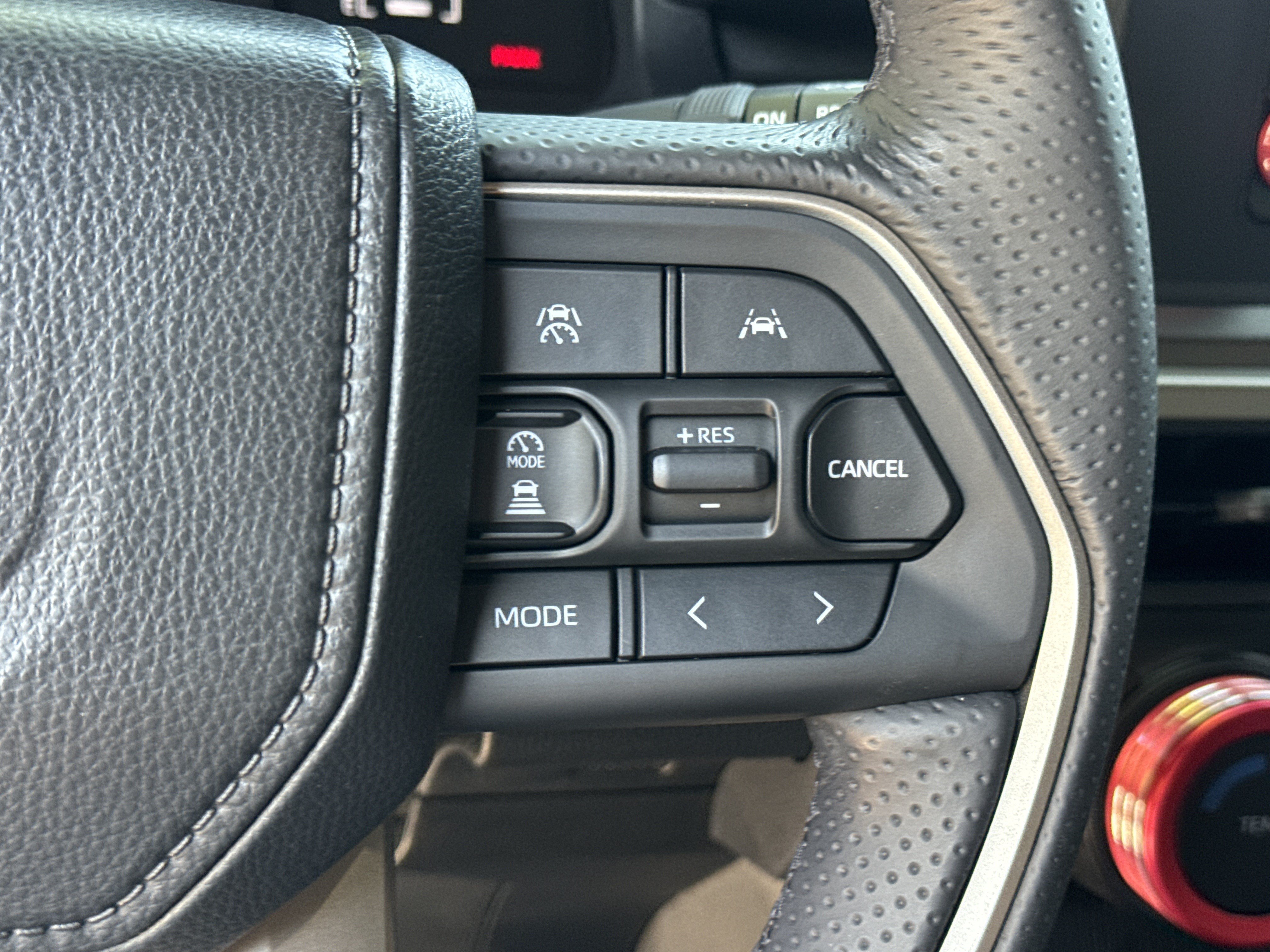 Used 2025 Toyota 4Runner SR5 AWD/4WD image 23