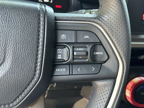 Used 2025 Toyota 4Runner SR5 AWD/4WD image 23