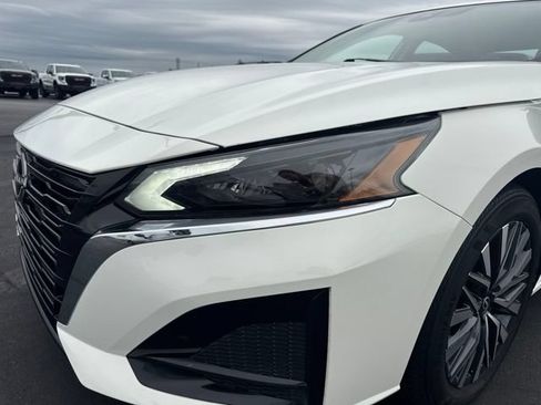 Used 2025 Nissan Altima 2.5 SV FWD image 21