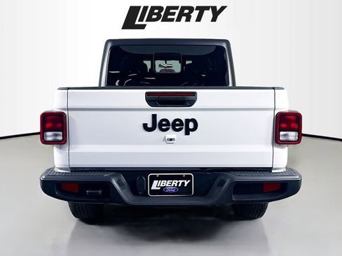 Used 2023 Jeep Gladiator Sport image 6