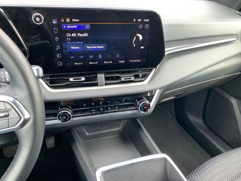 Used 2025 Chevrolet Equinox LT image 18