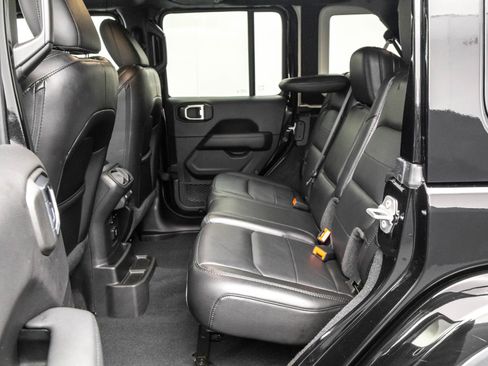 Used 2022 Jeep Wrangler Unlimited Sahara image 29