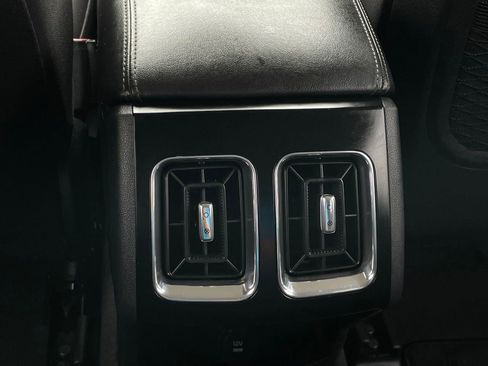 Used 2025 Kia Sorento LX FWD image 24