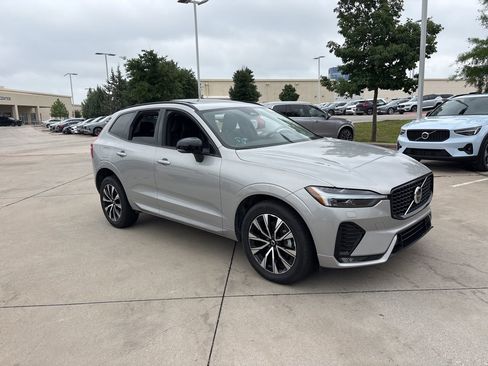 Certified 2025 Volvo XC60 B5 Core image 3