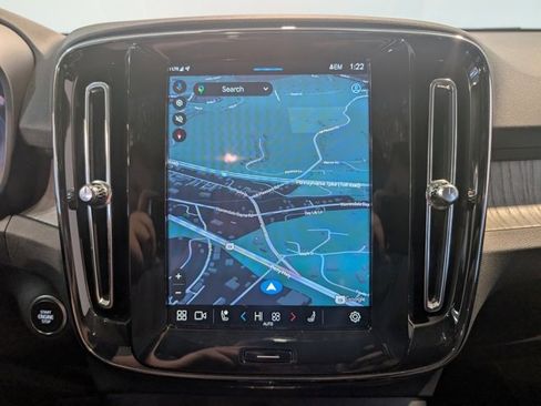 Used 2024 Volvo XC40 B5 Plus image 21