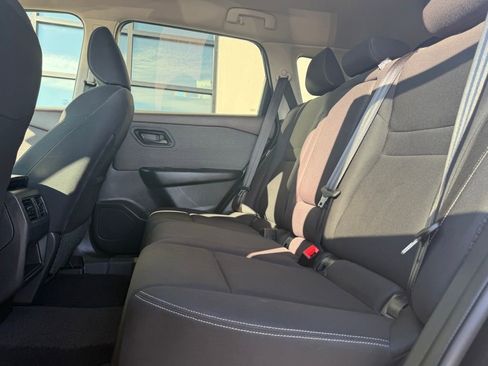 Used 2023 Nissan Rogue S image 21