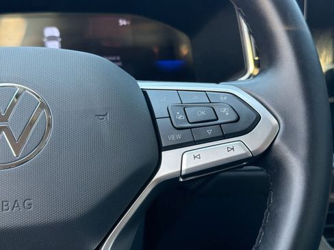 Used 2025 Volkswagen Taos SE image 26