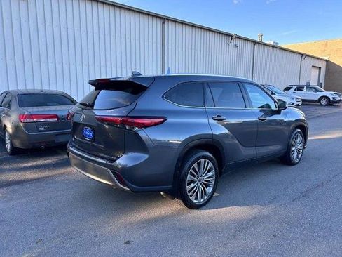 Used 2022 Toyota Highlander Platinum image 5