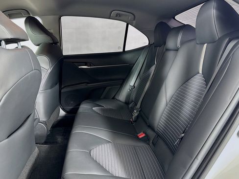 Used 2024 Toyota Camry SE image 7