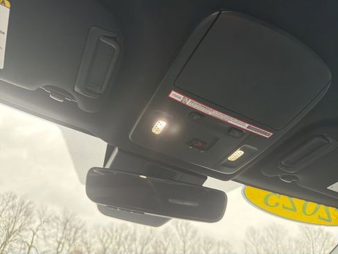 Used 2025 Toyota Camry SE w/ Convenience Package image 13