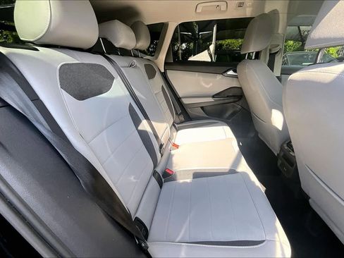 Used 2024 Volkswagen Taos SE w/ Panoramic Sunroof Package FWD image 20
