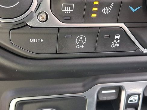 Used 2021 Jeep Gladiator Overland w/ Popular Equipment Package AWD/4WD image 29